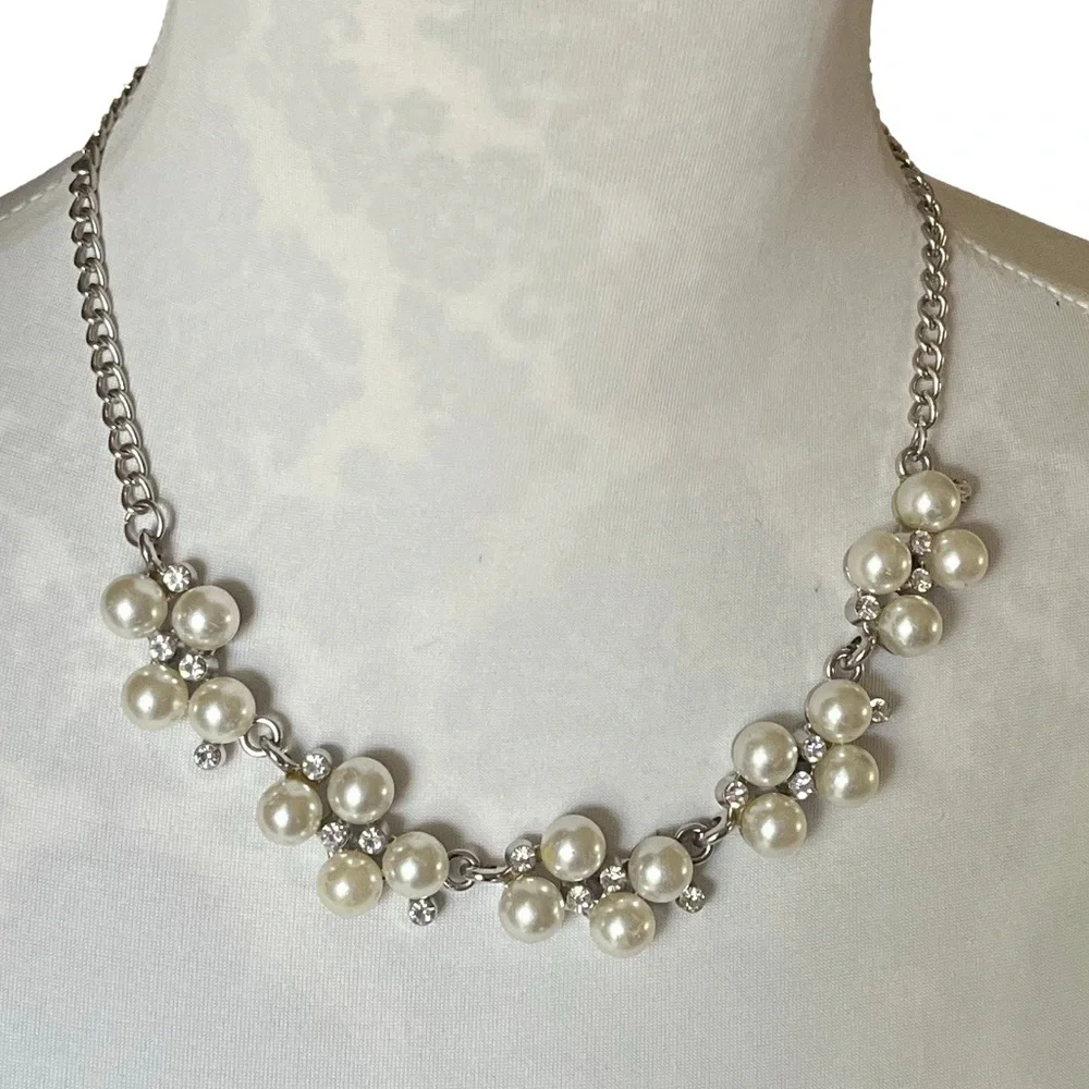 Elegant Faux Pearl Cluster Statement Necklace with Rhinestones